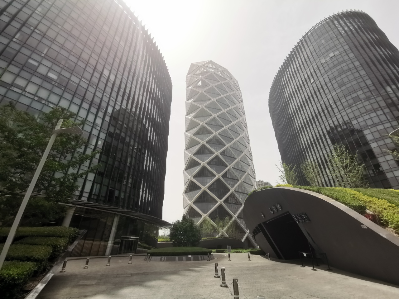 保利国际广场实拍图 1