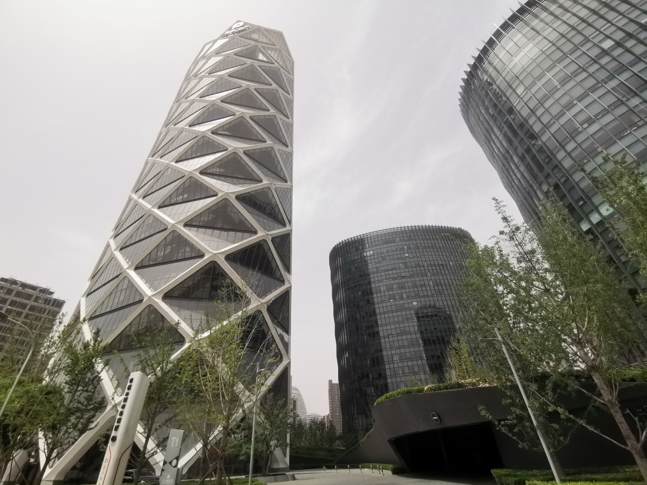 保利国际广场实拍图2